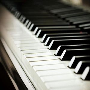 日本护士喂老头奶
